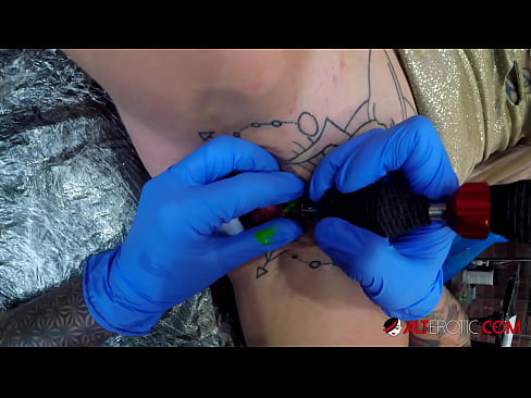❤️ Extremamente tatuada, a brasa Sully Savage fez uma tatuagem em seu clítoris ☑ Sexo vídeo em nós pt-br.pornma-com.ru